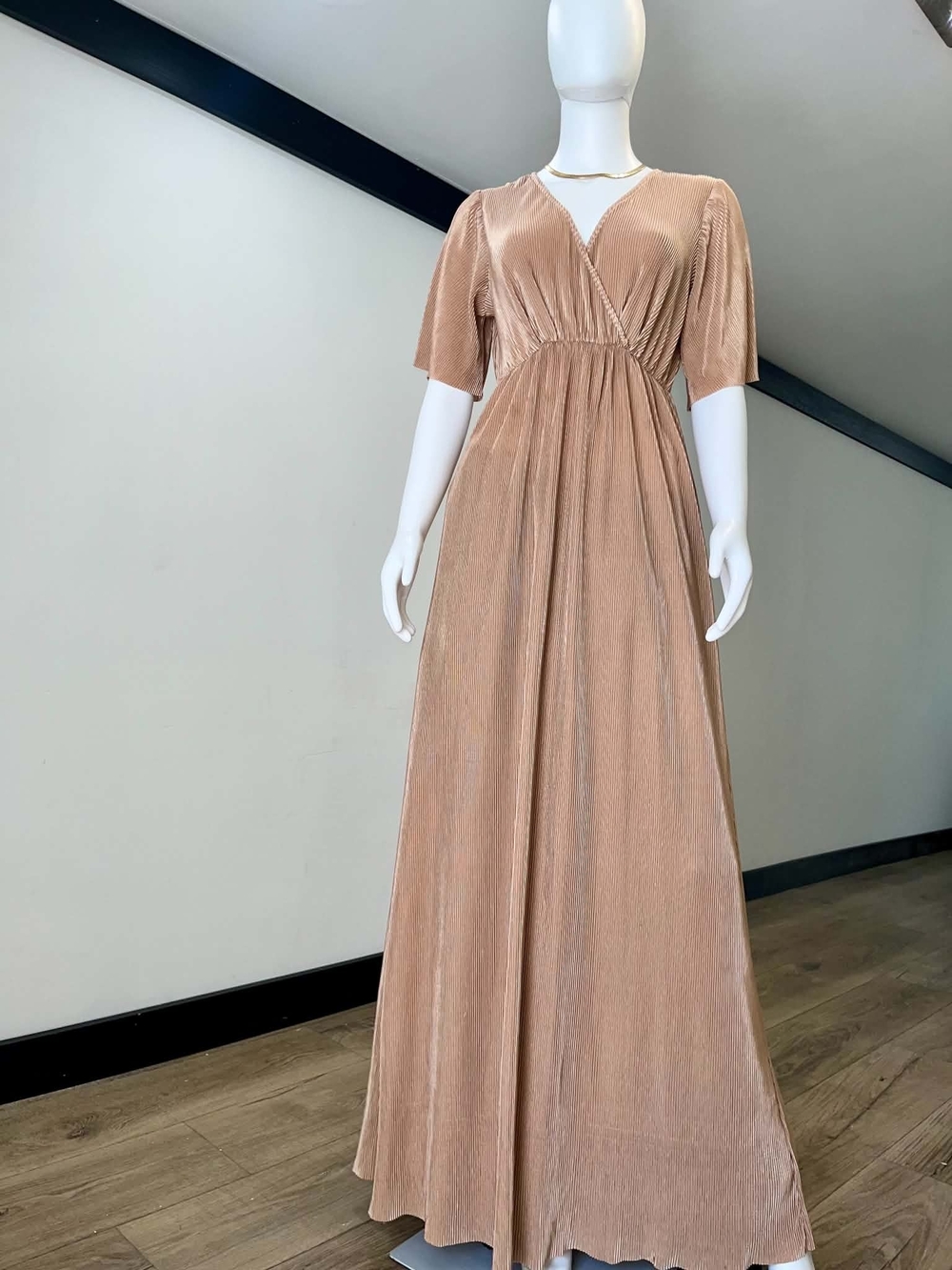 Gold Blush Maxi Dress with V-Neck Size M